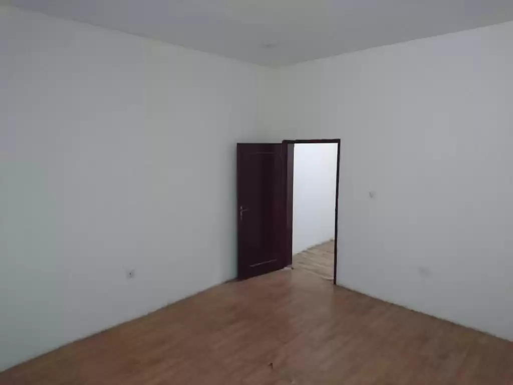 Wohn Klaar eigendom 2 Schlafzimmer U/F Wohnung  zu vermieten in Al Sadd , Doha #13351 - 1  image 