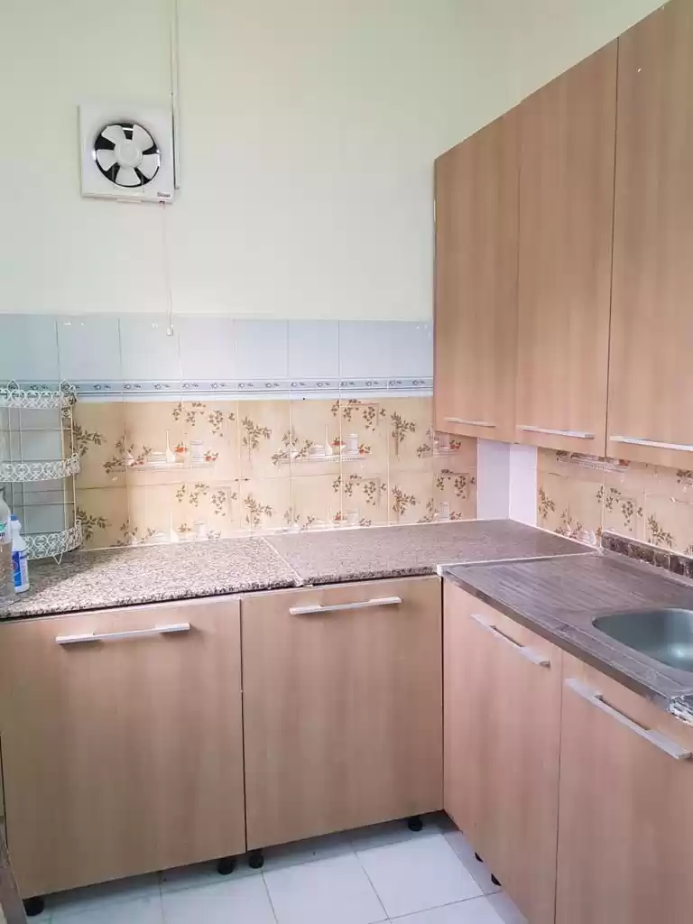 Wohn Klaar eigendom 1 Schlafzimmer U/F Wohnung  zu vermieten in Al Sadd , Doha #13423 - 1  image 