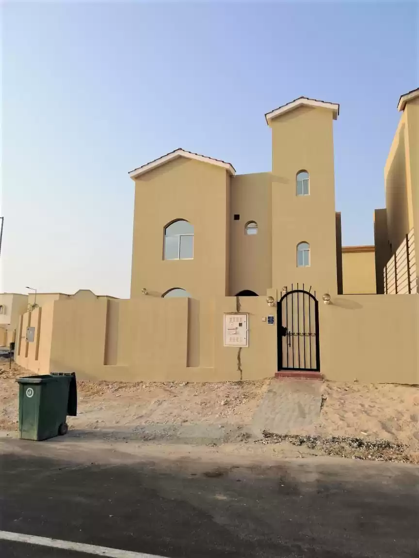 سكني عقار جاهز 4 غرف  غير مفروش فيلا  للإيجار في السد , الدوحة #13525 - 1  صورة 