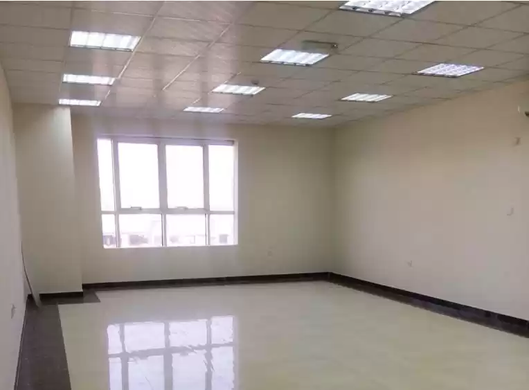 Kommerziell Klaar eigendom U/F Büro  zu vermieten in Doha #13594 - 1  image 