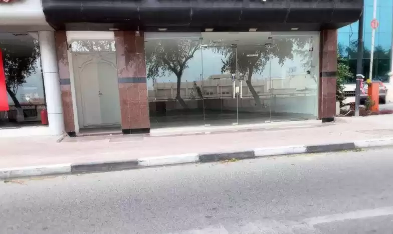 تجاري عقار جاهز غير مفروش متجر  للإيجار في السد , الدوحة #13607 - 1  صورة 