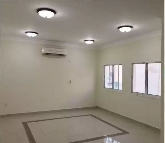 Résidentiel Propriété prête 5 chambres U / f Villa à Compound  a louer au Doha #13615 - 1  image 