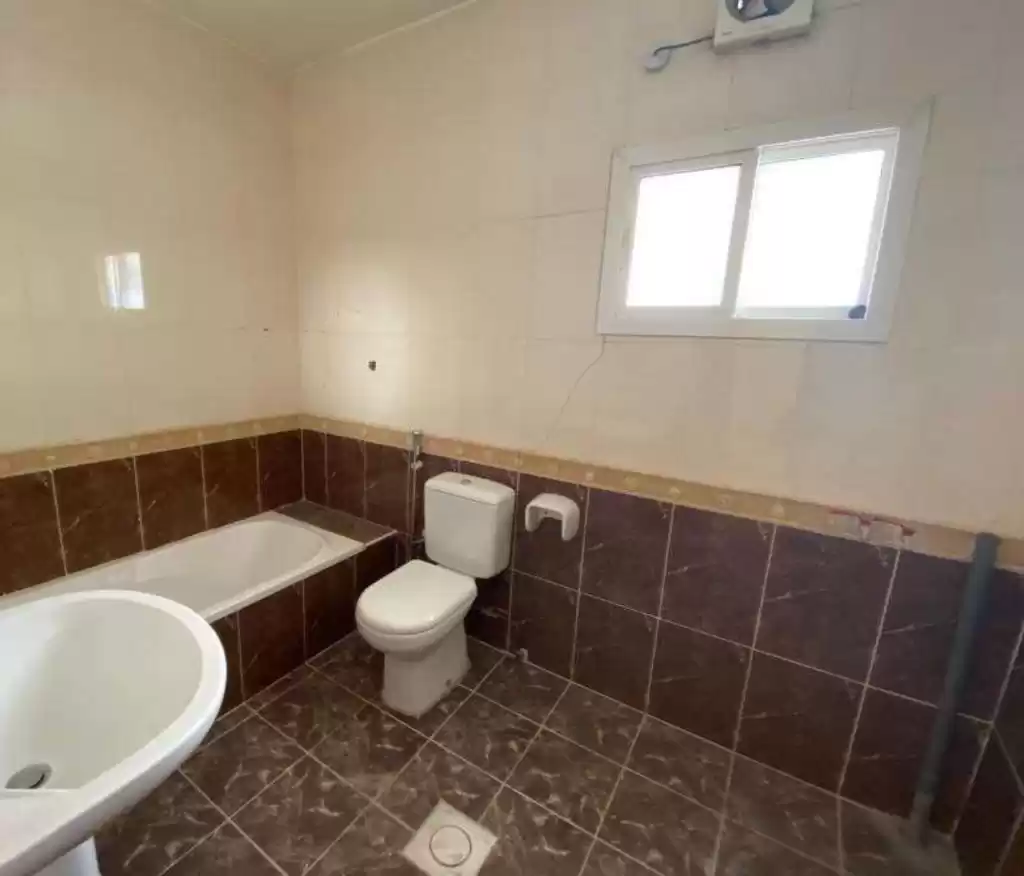 Résidentiel Propriété prête 4 chambres U / f Appartement  a louer au Al-Sadd , Doha #13631 - 1  image 