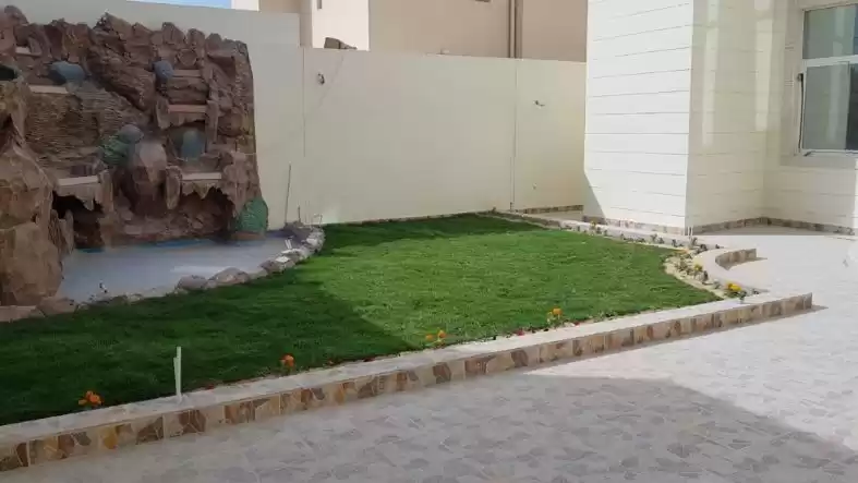 Residential Ready Property 7 Bedrooms U/F Standalone Villa  for sale in Doha #13669 - 1  image 