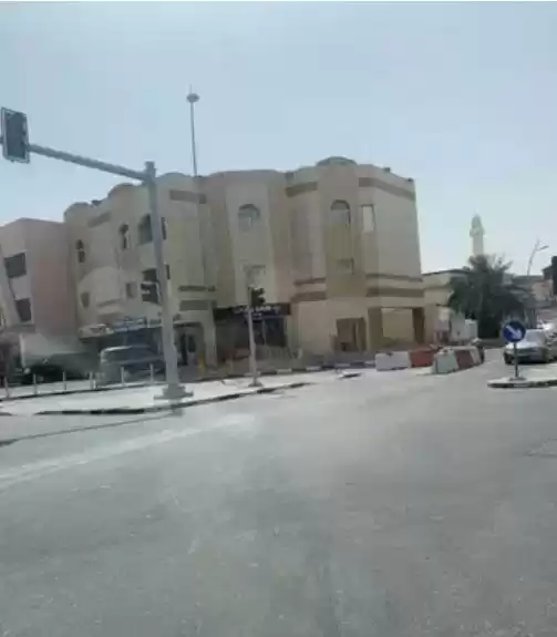 Comercial Listo Propiedad U / F Centro de negocios  venta en al-sad , Doha #13716 - 1  image 