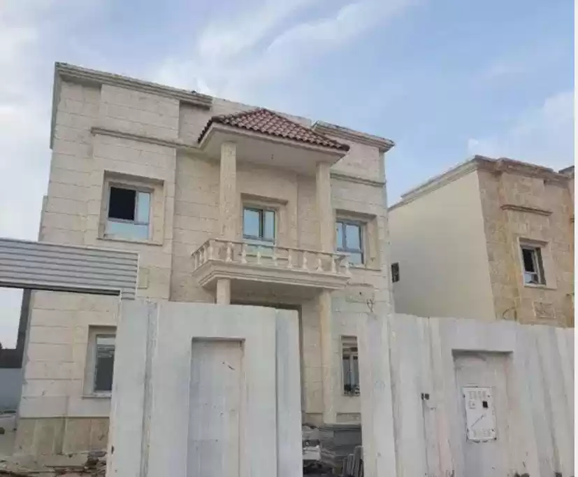 سكني عقار جاهز 7 غرف  غير مفروش فيلا  للبيع في الدوحة #13795 - 1  صورة 