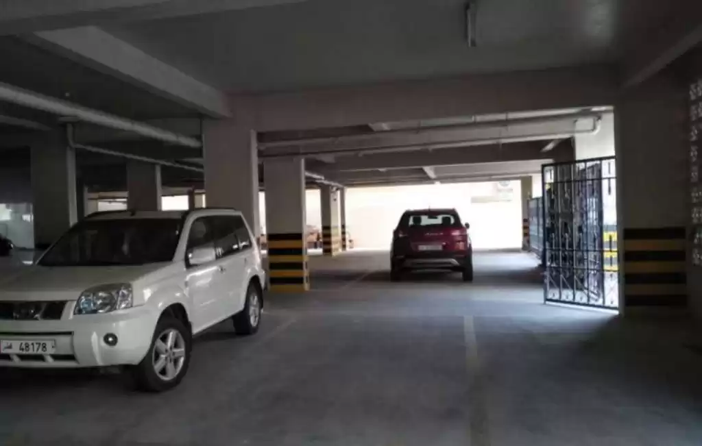 yerleşim Hazır Mülk 3 yatak odası U/F Apartman  kiralık içinde Al Sadd , Doha #13873 - 1  image 