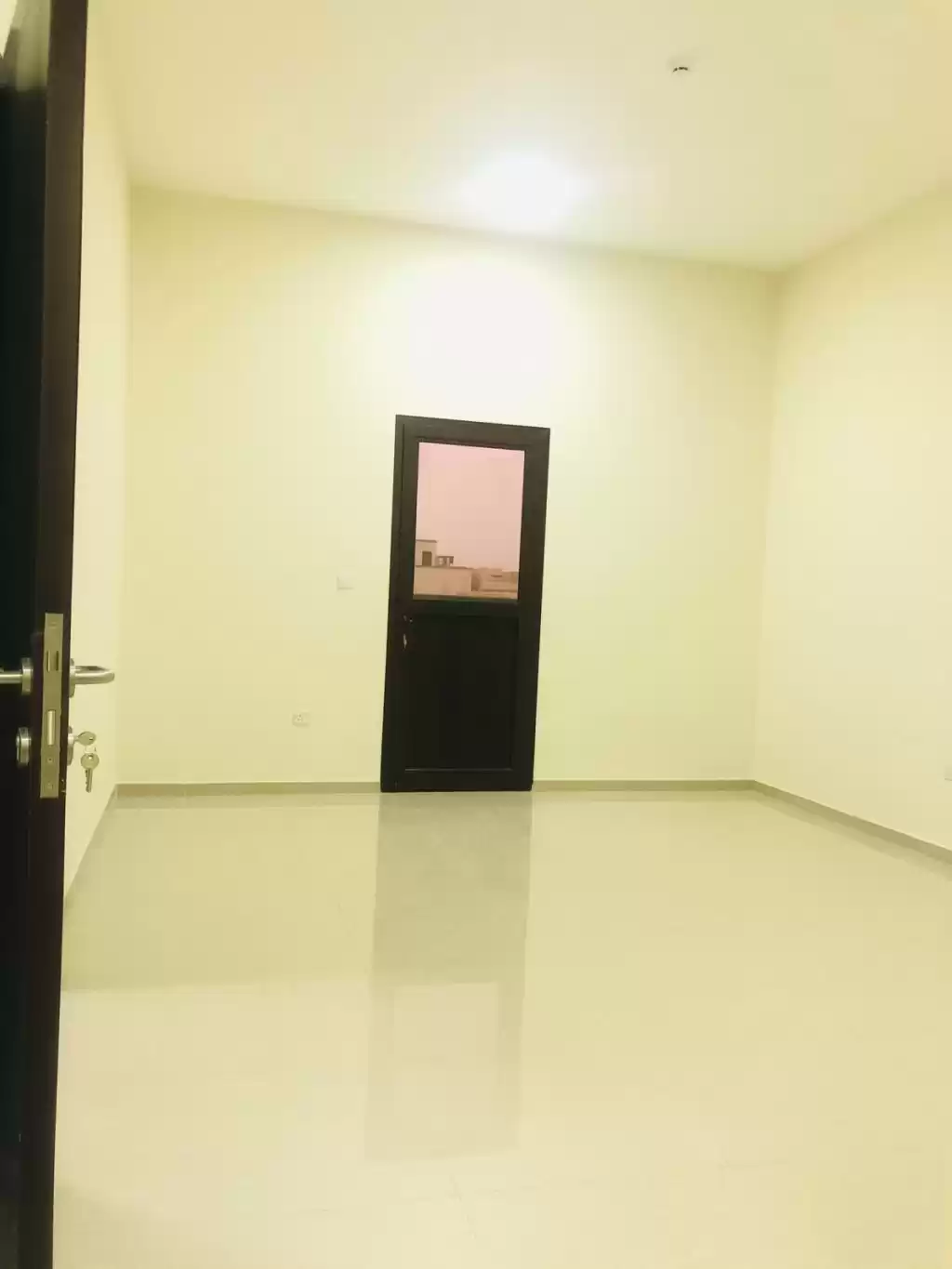 سكني عقار جاهز 3 غرف  غير مفروش فيلا في مجمع  للإيجار في السد , الدوحة #13909 - 1  صورة 