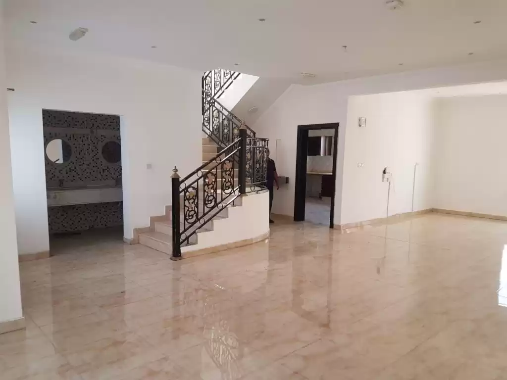 مسکونی املاک آماده 5 اتاق خواب U/F ویلا در مجتمع  برای اجاره که در السد , دوحه #13918 - 1  image 