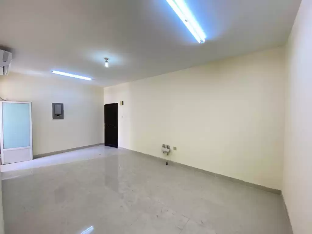 住宅 就绪物业 2 间卧室 U/F 公寓  出租 在 萨德 , 多哈 #13931 - 1  image 