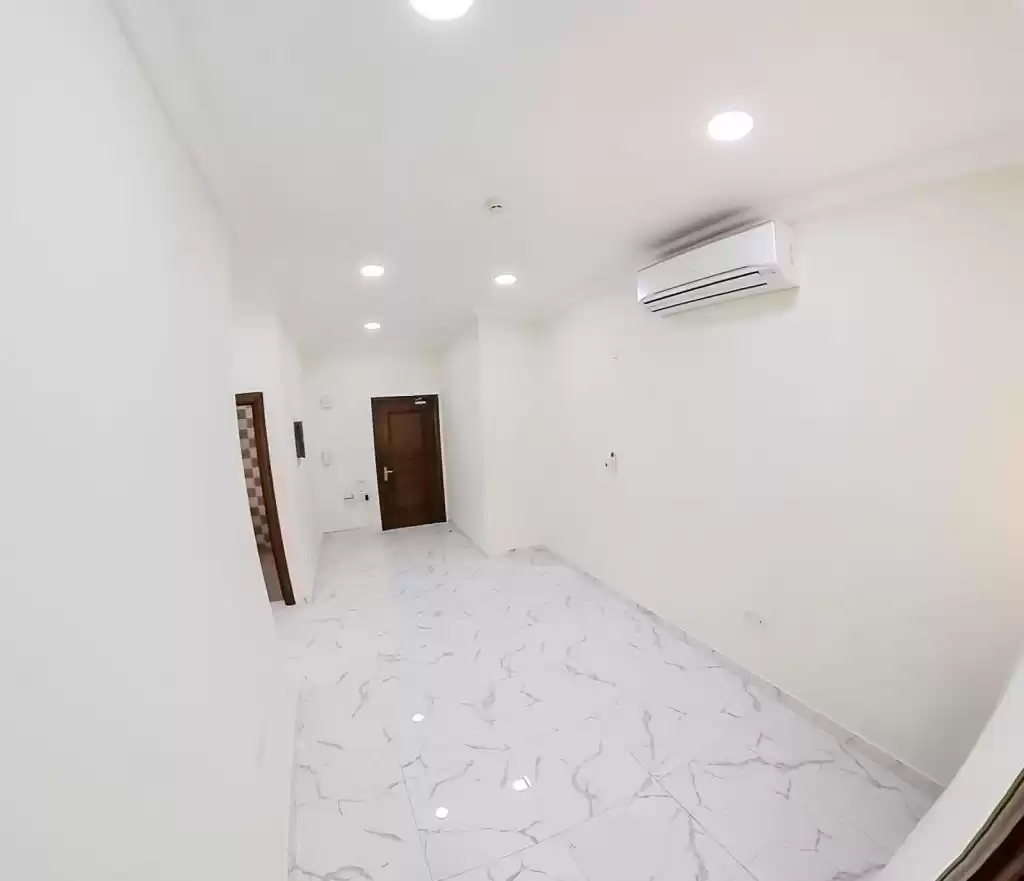 yerleşim Hazır Mülk 2 yatak odası U/F Apartman  kiralık içinde Doha #14038 - 1  image 