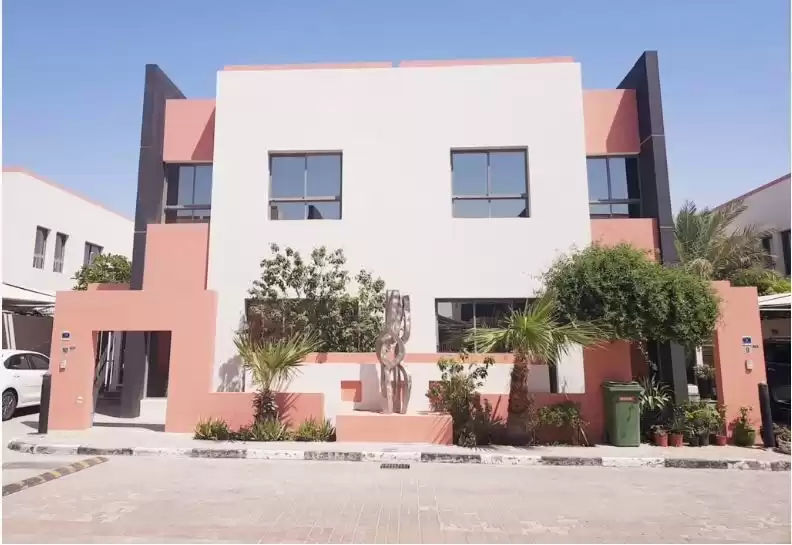 Résidentiel Propriété prête 4 chambres S / F Villa à Compound  a louer au Al-Sadd , Doha #14087 - 1  image 