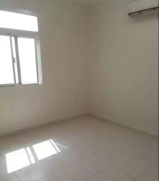 سكني عقار جاهز 5 غرف  غير مفروش فيلا في مجمع  للإيجار في السد , الدوحة #14131 - 1  صورة 