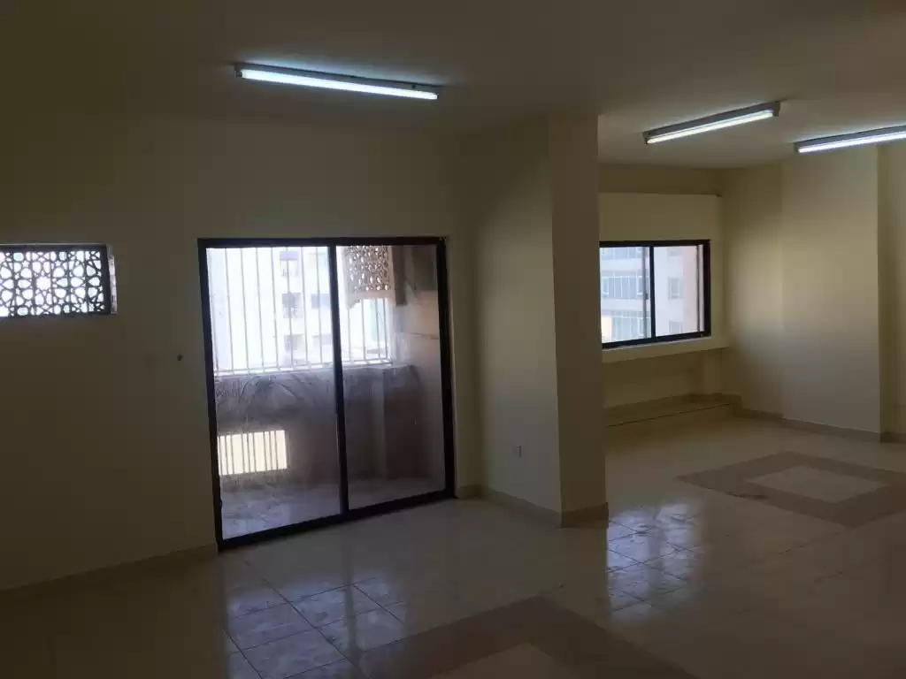 Residential Ready Property 3 Bedrooms U/F Apartment  for rent in Al Sadd , Doha #14175 - 1  image 
