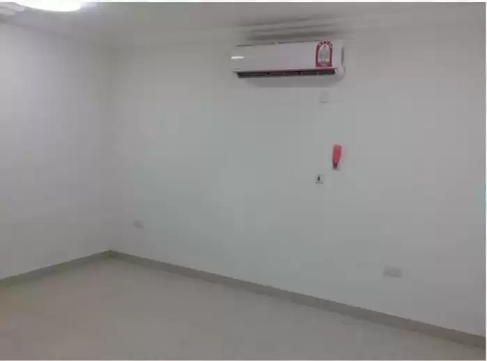 سكني عقار جاهز 3 غرف  غير مفروش شقة  للإيجار في السد , الدوحة #14235 - 1  صورة 