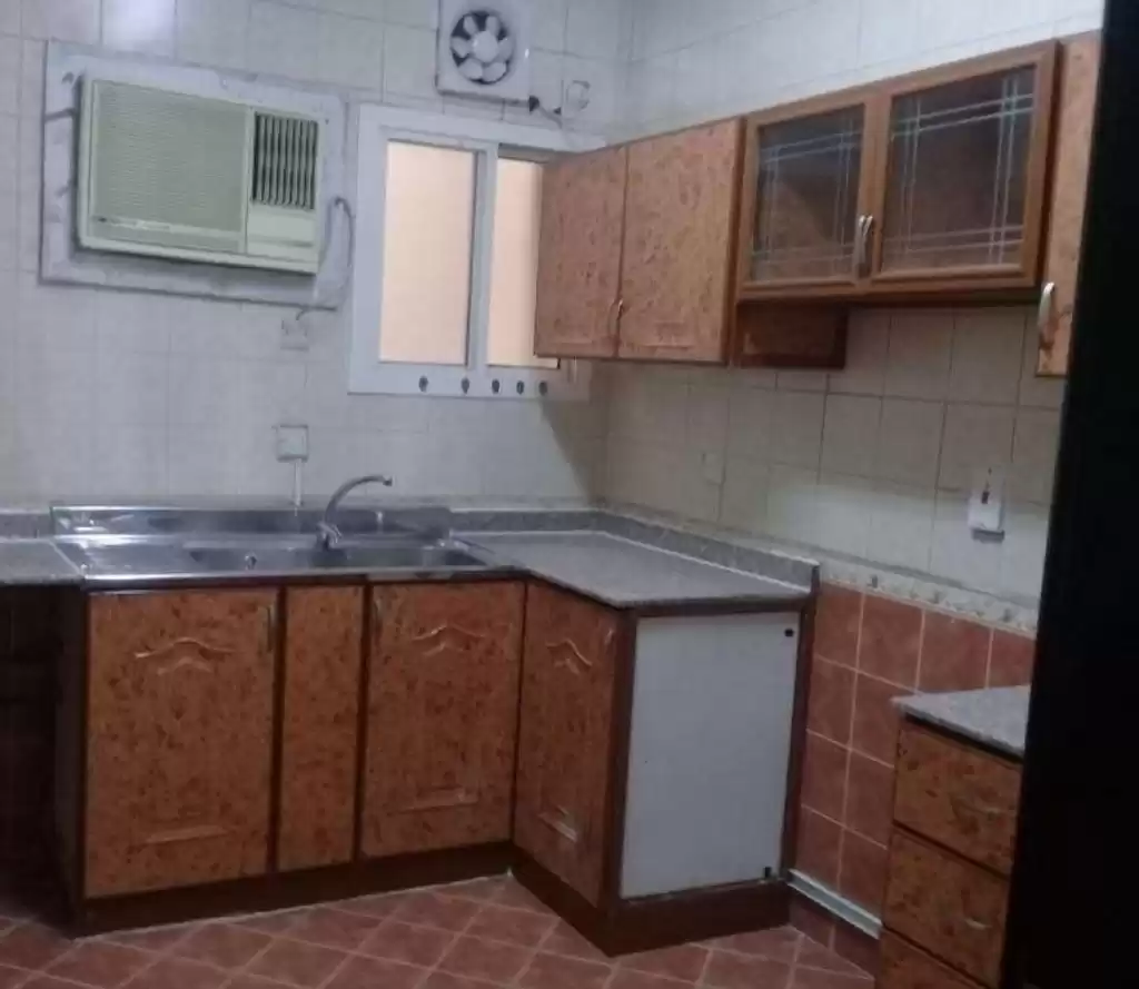 Wohn Klaar eigendom 3 Schlafzimmer U/F Wohnung  zu vermieten in Doha #14250 - 1  image 