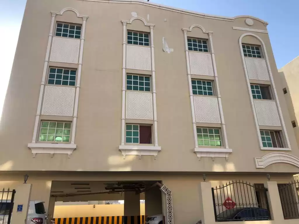 yerleşim Hazır Mülk 2 yatak odası S/F Apartman  kiralık içinde Al Sadd , Doha #14307 - 1  image 