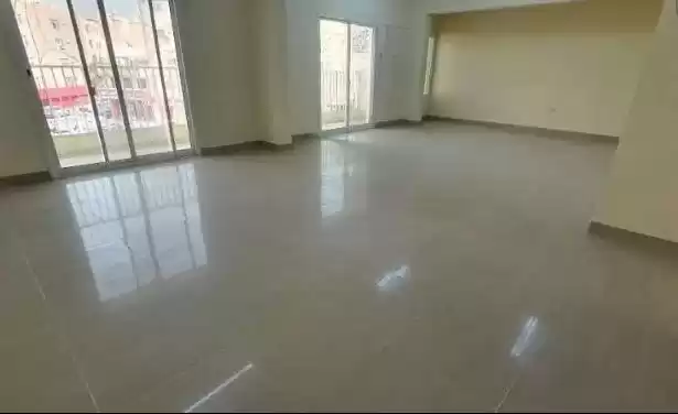 Wohn Klaar eigendom 2 Schlafzimmer U/F Wohnung  zu vermieten in Al Sadd , Doha #14308 - 1  image 