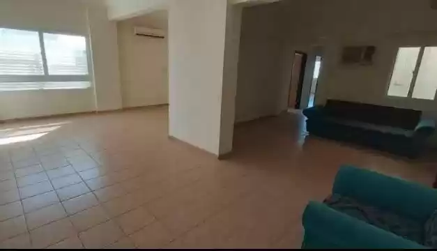 سكني عقار جاهز 3 غرف  غير مفروش شقة  للإيجار في السد , الدوحة #14310 - 1  صورة 