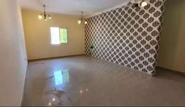 Residential Ready Property 2 Bedrooms U/F Apartment  for rent in Al Sadd , Doha #14321 - 1  image 