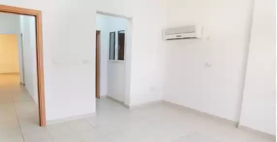 yerleşim Hazır Mülk 3 yatak odası U/F Apartman  kiralık içinde Al Sadd , Doha #14503 - 1  image 