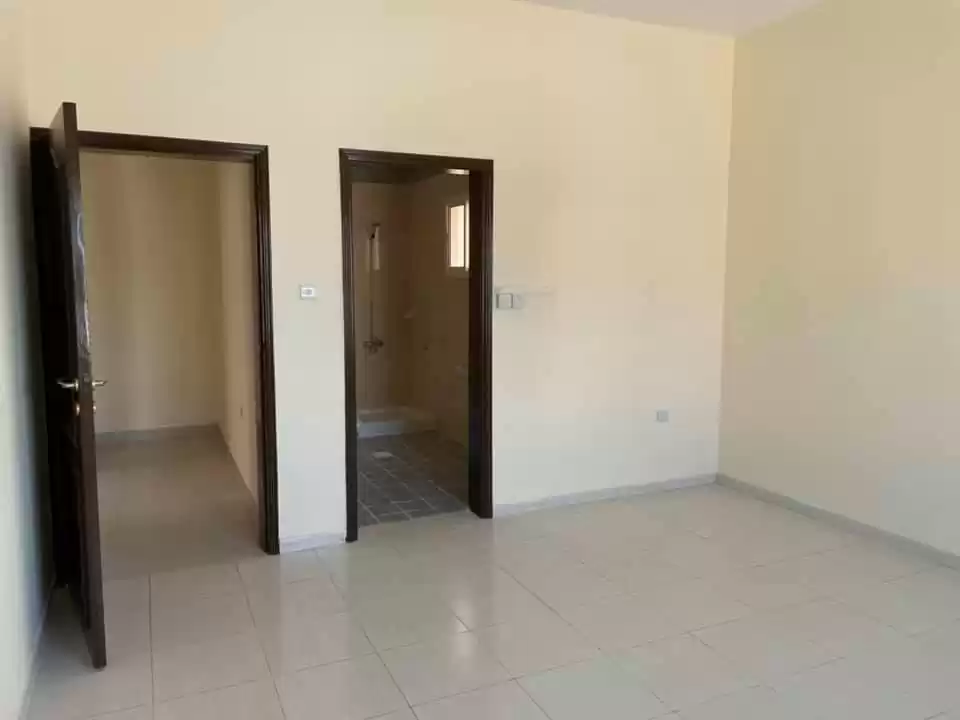 سكني عقار جاهز 5 غرف  نصف مفروش فيلا  للإيجار في الدوحة #14552 - 1  صورة 
