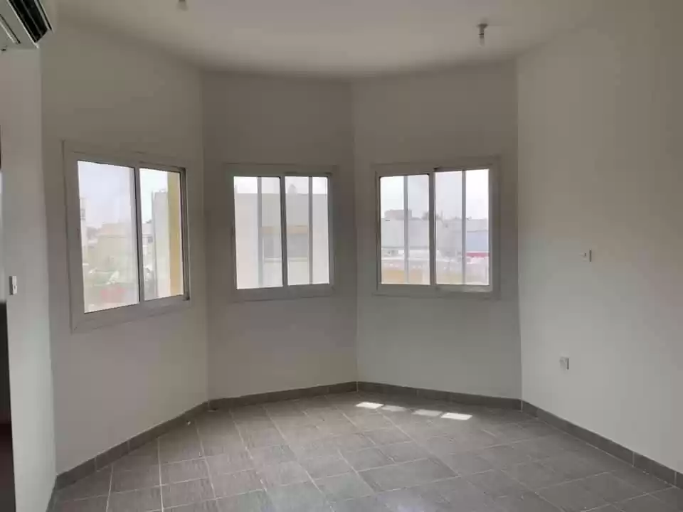 Résidentiel Propriété prête 4 chambres U / f Villa à Compound  a louer au Al-Sadd , Doha #14553 - 1  image 