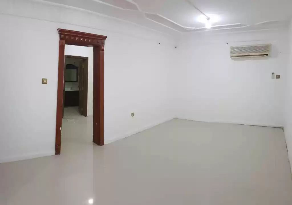 Wohn Klaar eigendom 2 Schlafzimmer U/F Wohnung  zu vermieten in Al Sadd , Doha #14554 - 1  image 