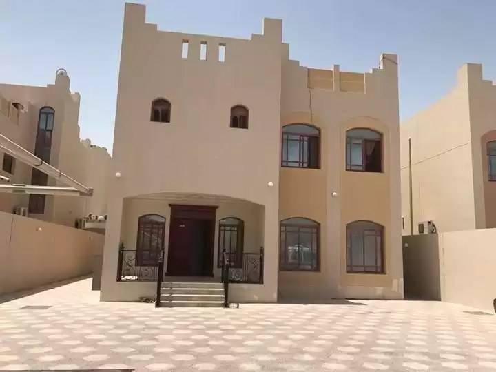 Residential Ready Property 2 Bedrooms U/F Apartment  for rent in Al Sadd , Doha #14575 - 1  image 