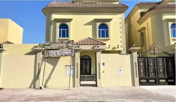 Residential Ready Property 7+ Bedrooms U/F Standalone Villa  for sale in Al Sadd , Doha #14653 - 1  image 