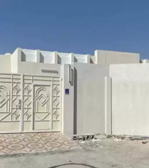Residential Ready Property 4 Bedrooms U/F Standalone Villa  for sale in Doha #14701 - 1  image 