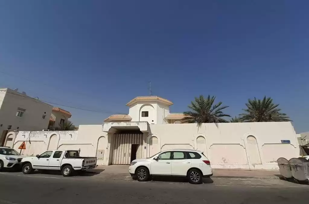 Residential Ready Property 1 Bedroom U/F Apartment  for rent in Al Sadd , Doha #14741 - 1  image 
