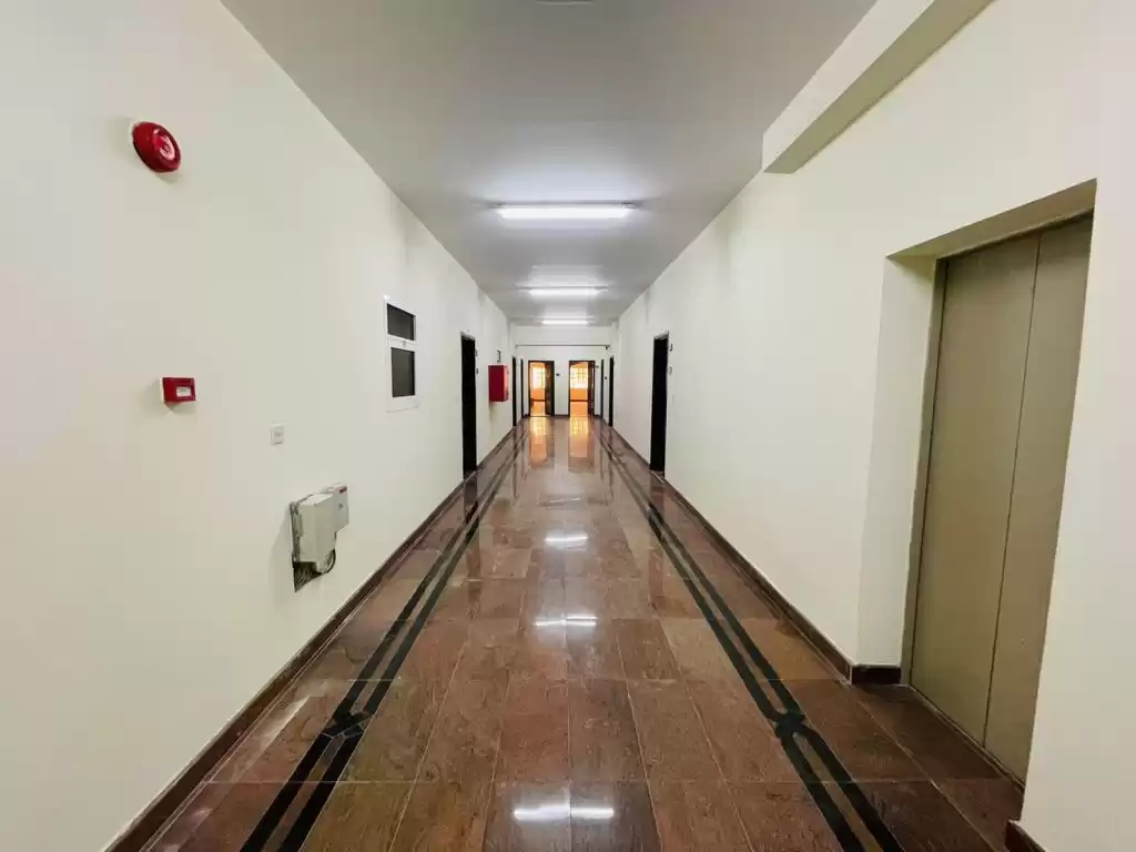 Жилой Готовая недвижимость 2 спальни Н/Ф Квартира  в аренду в Аль-Садд , Доха #14782 - 1  image 
