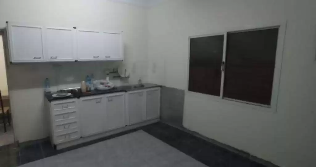 Residential Ready Property 3 Bedrooms U/F Apartment  for rent in Doha #14814 - 1  image 