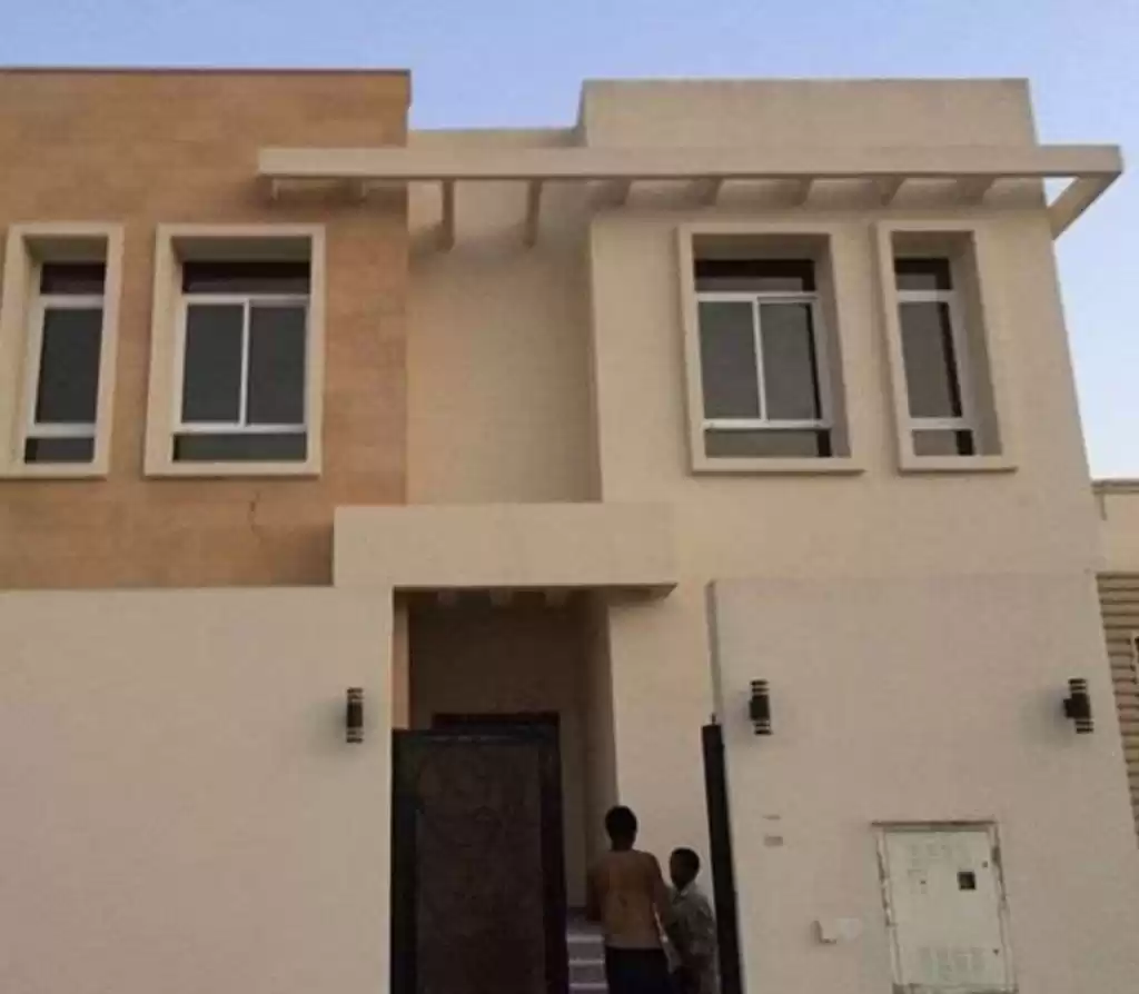 Residential Ready Property 2 Bedrooms U/F Apartment  for rent in Al Sadd , Doha #14818 - 1  image 