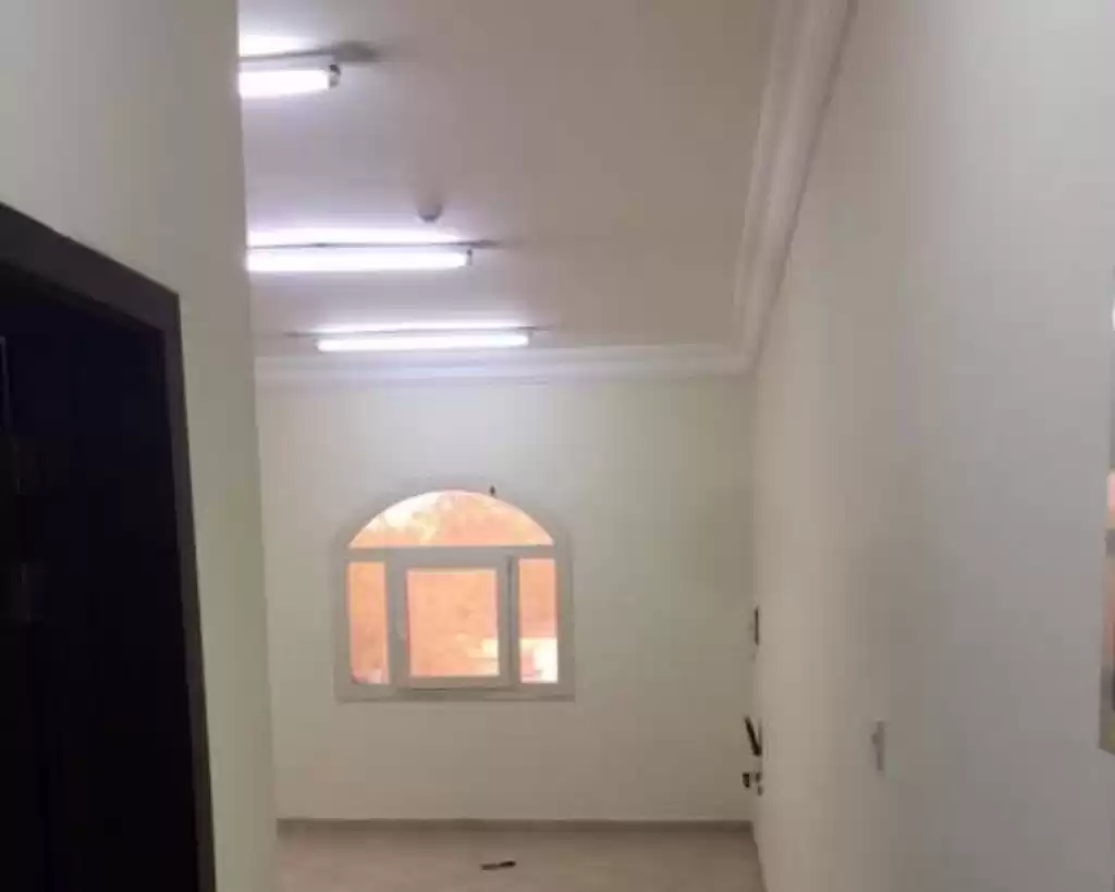 Residential Ready Property 3 Bedrooms U/F Apartment  for rent in Al Sadd , Doha #14828 - 1  image 