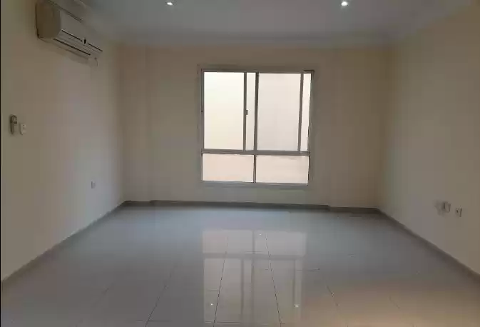 Residential Ready Property 3 Bedrooms U/F Apartment  for rent in Al Sadd , Doha #14874 - 1  image 