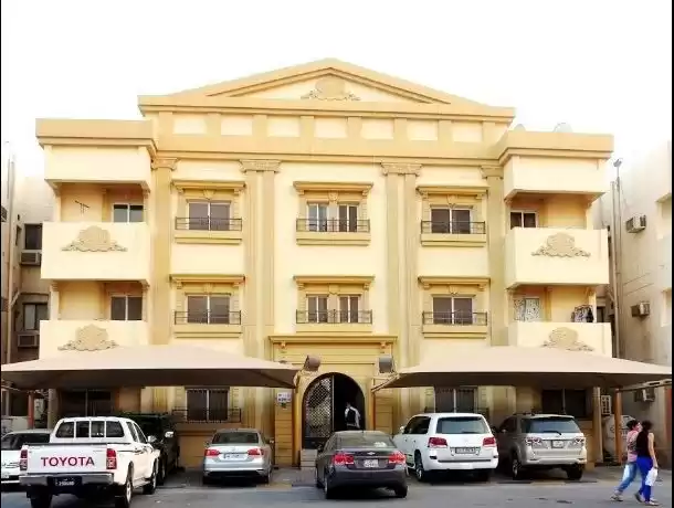 Wohn Klaar eigendom 3 Schlafzimmer S/F Wohnung  zu vermieten in Al Sadd , Doha #14876 - 1  image 