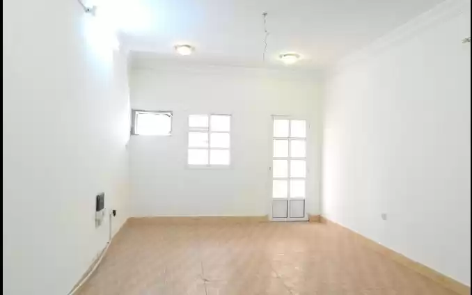 Residential Ready Property 2 Bedrooms U/F Apartment  for rent in Al Sadd , Doha #14877 - 1  image 