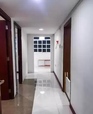 سكني عقار جاهز 2 غرف  غير مفروش شقة  للإيجار في الدوحة #14905 - 1  صورة 
