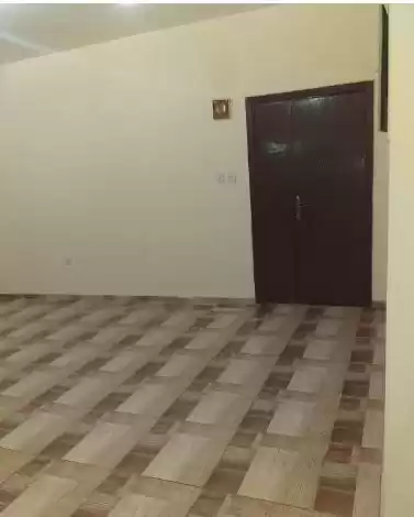 Residential Ready Property 3 Bedrooms U/F Apartment  for rent in Al Sadd , Doha #14923 - 1  image 