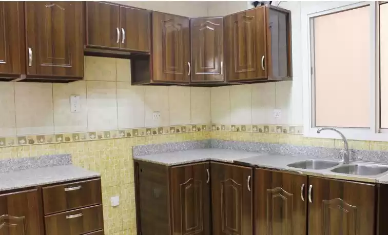 Residential Ready Property 3 Bedrooms U/F Apartment  for rent in Al Sadd , Doha #14936 - 1  image 