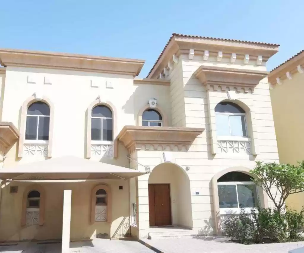 yerleşim Hazır Mülk 4 Yatak Odası U/F Apartman  kiralık içinde Doha #14950 - 1  image 