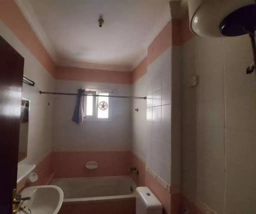 Residential Ready Property 3 Bedrooms U/F Apartment  for rent in Al Sadd , Doha #14955 - 1  image 