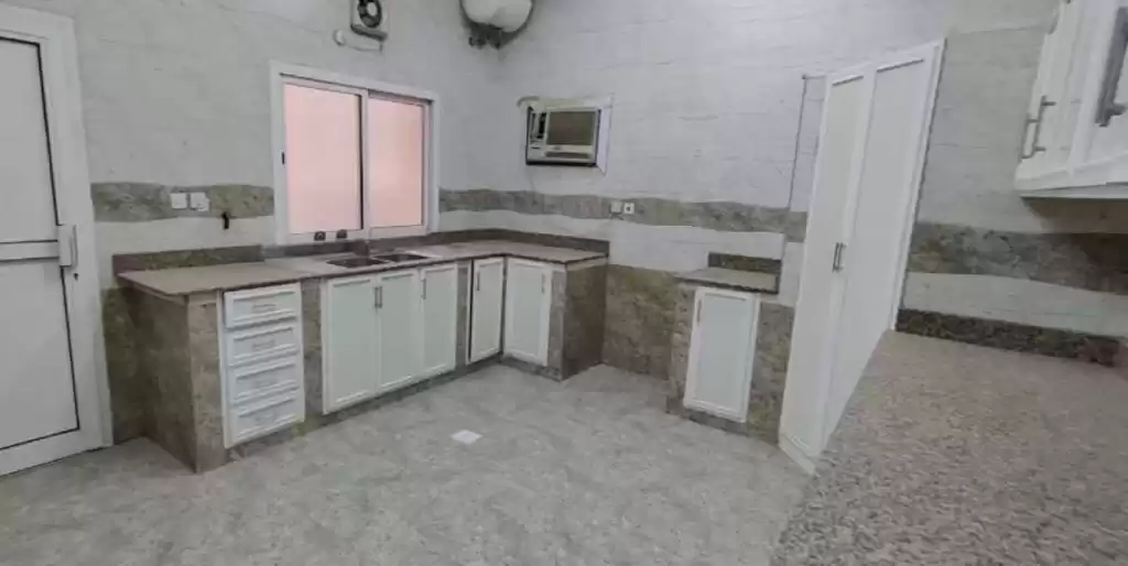 سكني عقار جاهز 6 غرف  غير مفروش فيلا  للإيجار في الدوحة #15120 - 1  صورة 