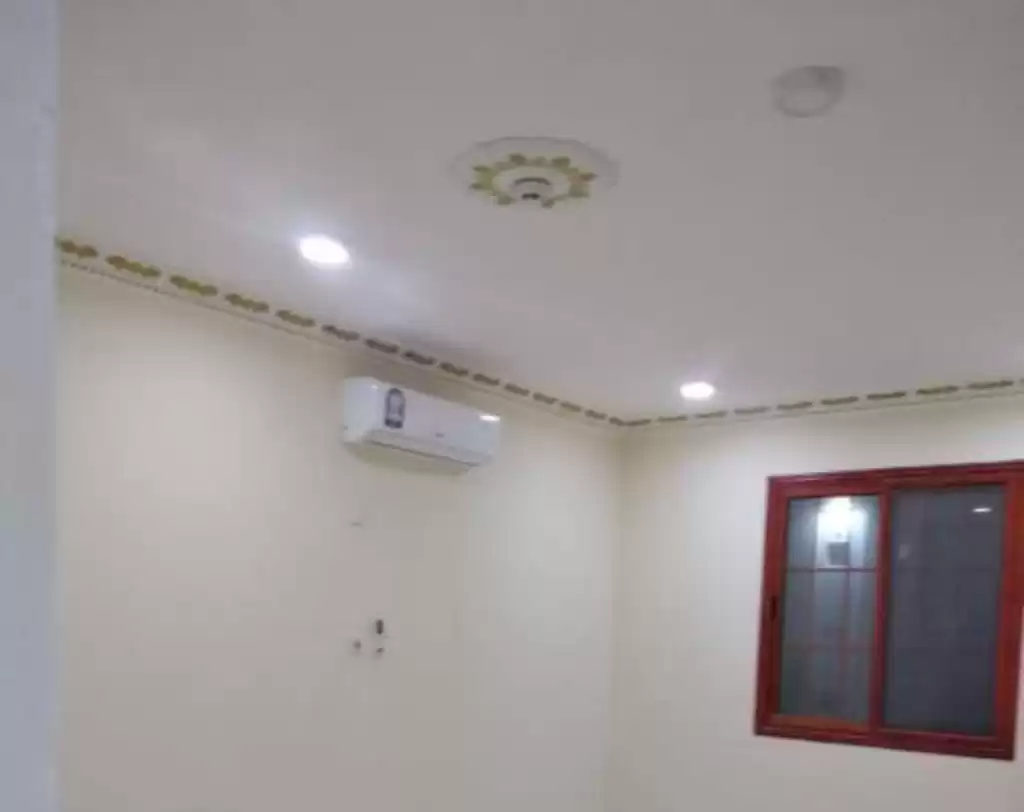 Residential Ready Property 3 Bedrooms U/F Apartment  for rent in Al Sadd , Doha #15165 - 1  image 