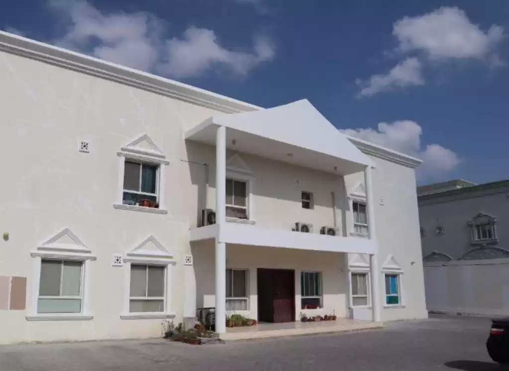 yerleşim Hazır Mülk 1 yatak odası U/F Apartman  kiralık içinde Doha #15175 - 1  image 