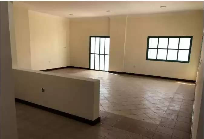 Résidentiel Propriété prête 3 chambres U / f Appartement  a louer au Doha #15191 - 1  image 