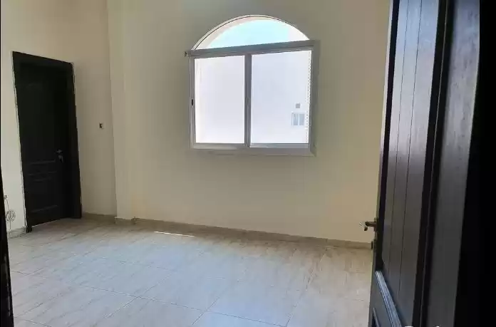 مسکونی املاک آماده 5 اتاق خواب U/F ویلا در مجتمع  برای اجاره که در السد , دوحه #15269 - 1  image 