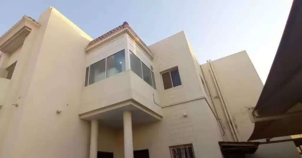 سكني عقار جاهز 3 غرف  غير مفروش شقة  للإيجار في الدوحة #15285 - 1  صورة 